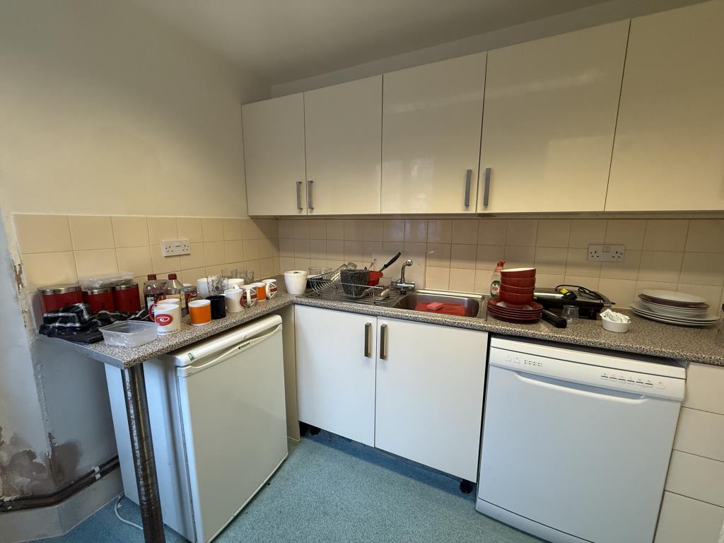 Lot: 88 - FREEHOLD COMMERCIAL PROPERTY ON HIGH STREET - Kitchen with fitted units and boiler room to rear